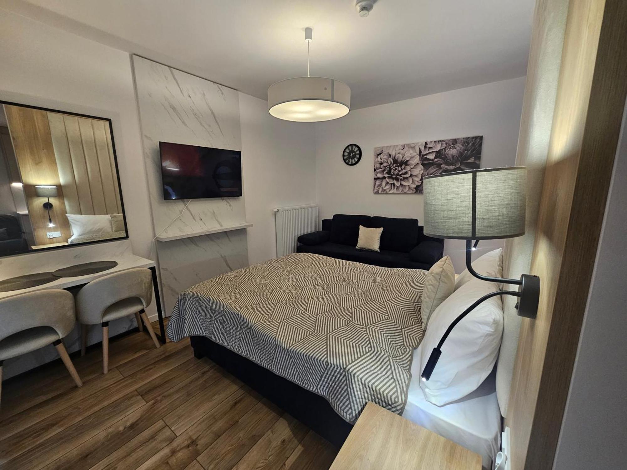 City Sense New Apartments - Main Station And City Center Вроцлав Екстериор снимка